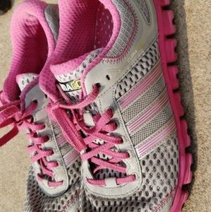 Womens Adidas Gently used sz 10 sneakets